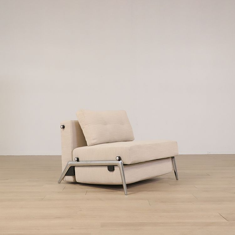 Begagnad Dagbädd/Fåtölj Cubed 90 från fåtölj i beige linnemix. Mått: Sitthöjd: 44 cm, Sittdjup: 45 cm, Bredd: 90 cm, Utfälld dagbädd längd: 200 cm. 