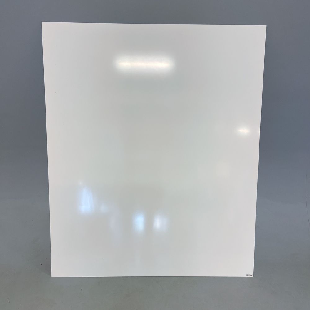 Begagnad whiteboard Air från Lintex i vit. Mått: bredd 100 cm, djup 1.6 cm, höjd 120 cm. 