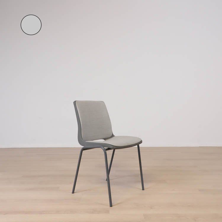 Begagnad Konferensstol från Profim, modell Ana 4340SR. Klädd i ljusgrått tyg med mörkgrå ben. Mått Höjd: 82 cm, Sitthöjd: 47 cm, Rygghöjd: 43 cm, Sittbredd: 43 cm, Ryggbredd: 41 cm, Sittdjup: 40 cm