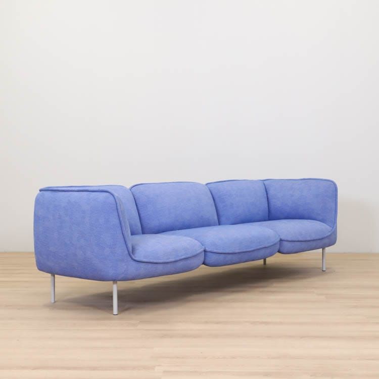 Begagnad soffa Gather från Edsbyn i blåmelerat tyg. Mått: Höjd: 73 cm Sitthöjd: 42 cm Bredd: 235 cm Djup: 80 cm.