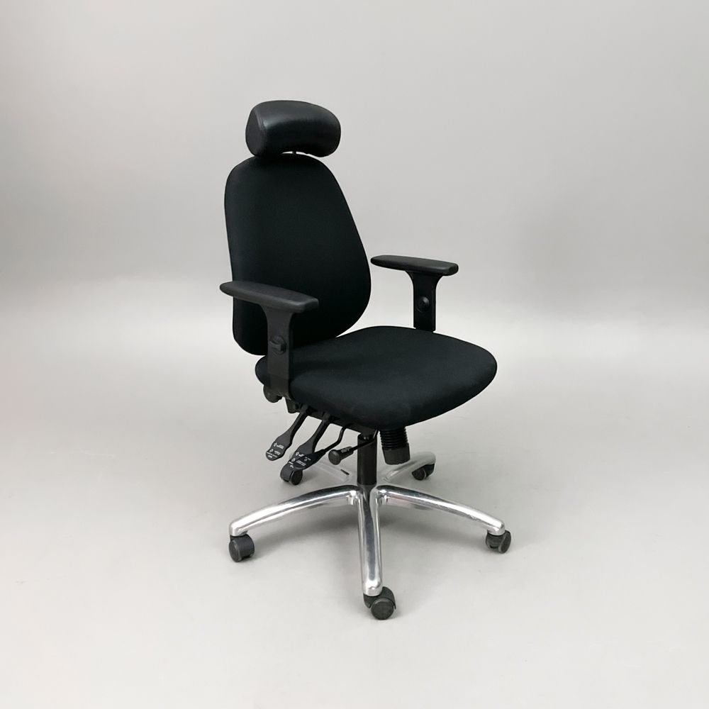 Begagnad kontorsstol Ronna från Officeline i svart med kromat fotkryss i metall. Mått: Sitthöjd 39–52 cm. 