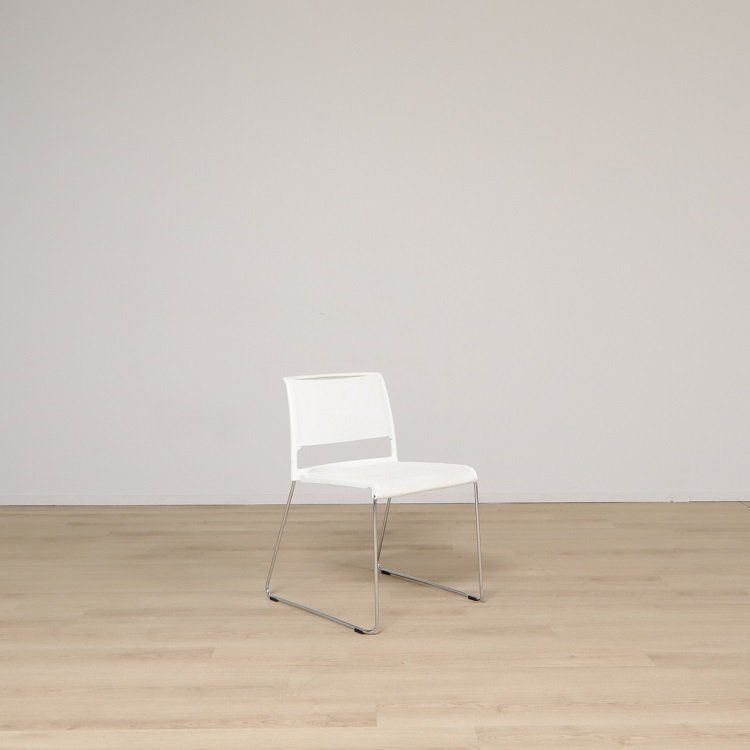Begagnad konferensstol Aline 230 från Wilkhahn i vitt. Mått: Höjd: 78 cm, Sitthöjd: 46 cm, Rygghöjd: 36 cm, Ryggbredd: 47 cm, Sittbredd: 45 cm, Djup: 41 cm. 