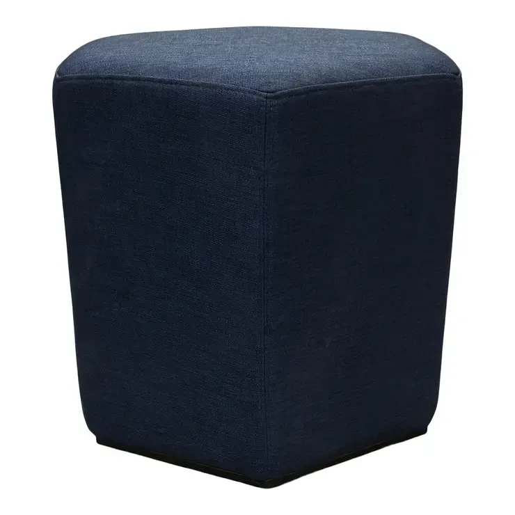 Begagnad sexkantig sittpuff i mörkblå färg från Lotus Furniture. Mått: Höjd 48 cm, Bredd 46 cm, Djup 52 cm. 