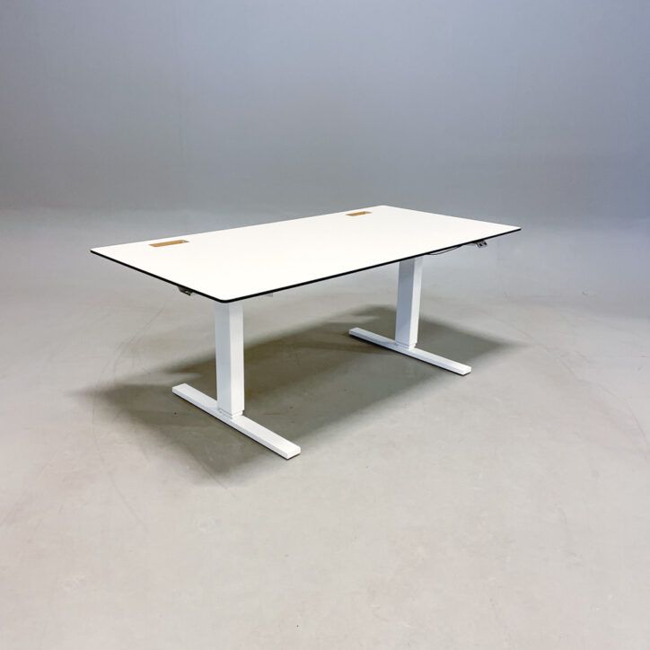 begagnat-Höj-och-sänkbart-skrivbord-vit