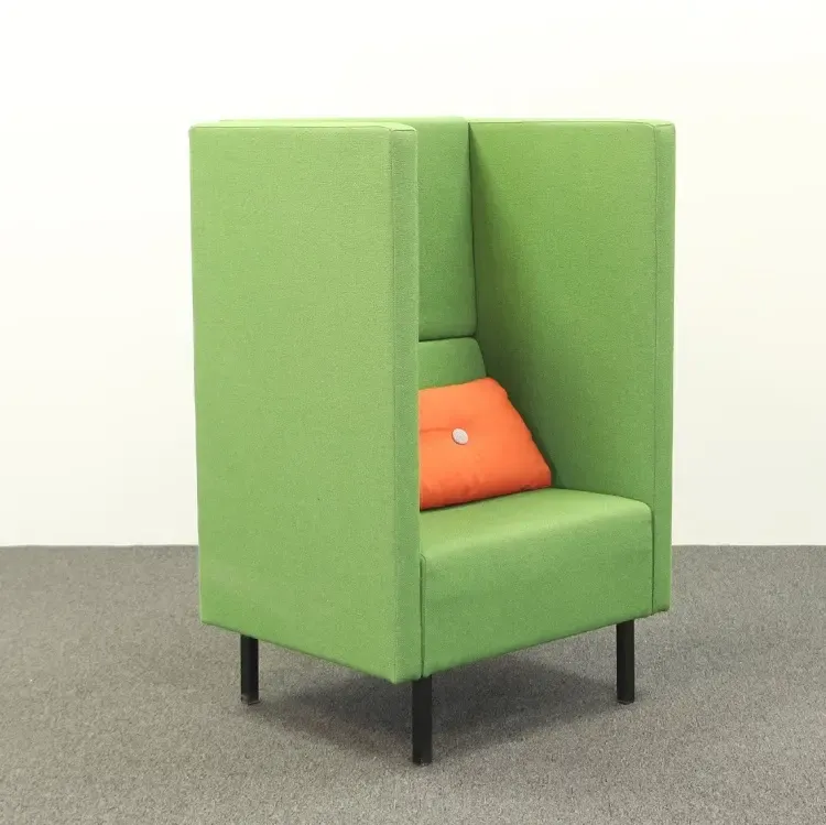 Begagnad fåtölj med hög rygg Mute från Mitab i grönt tyg, med orange kuddar från HAY. Mått: Bredd 77 cm, sittbredd 70 cm, djup 66 cm, höjd 130 cm, sitthöjd 45 cm.