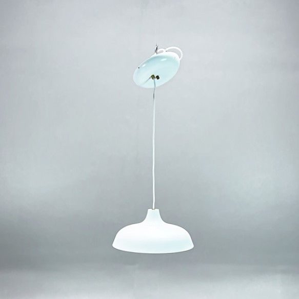Begagnad taklampa från Ateljé Lyktan, modell Pendel Era i vit färg. Mått: diameter 35 cm och höjd 16 cm.