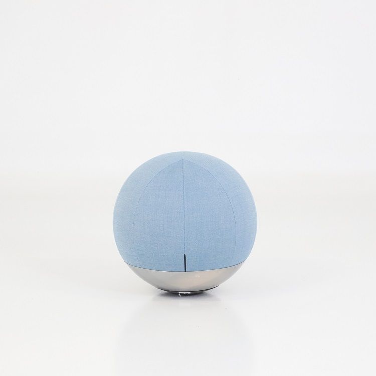Begagnad balansboll Boullée från Materia i ljusblått med kromad underdel. Mått: Diameter 52 cm.