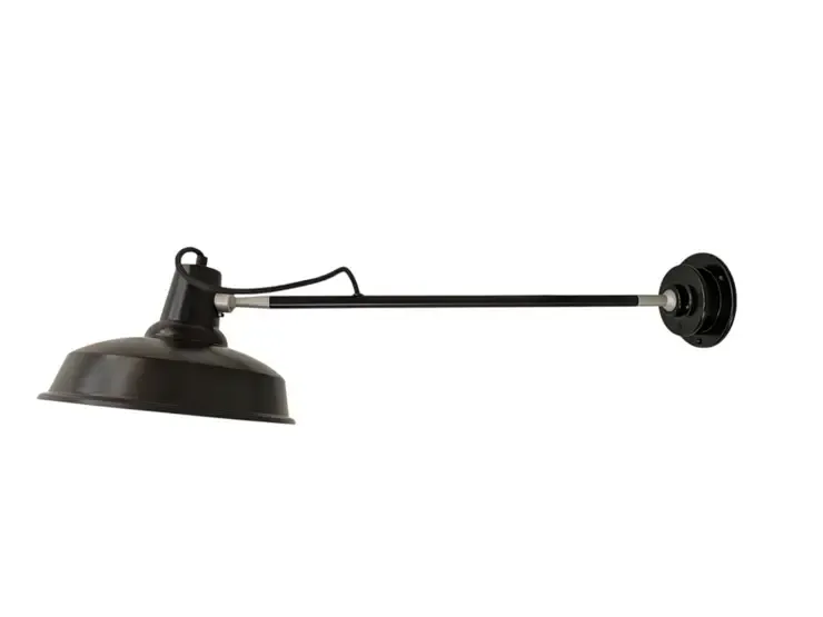 Begagnad vägglampa Pelican Medium från Eleanor Lighting i svart. Mått: höjd 17 cm, bredd 26 cm och djup 74 cm. 