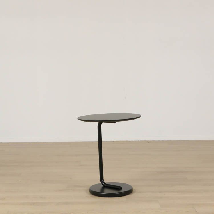 Begagnat runt soffbord Curling från Materia i svart. Mått: höjd 62 cm och diameter 50 cm.