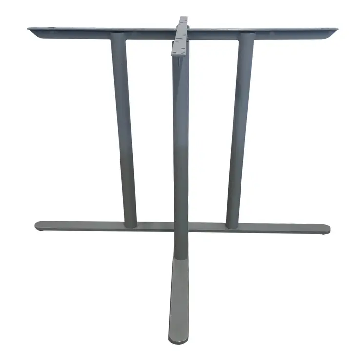 Begagnat bordsstativ i grå färg från Gärsnäs. Mått: Höjd 70 cm x Bredd 109 cm x Djup 109 cm.