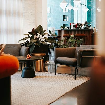 Loungemiljö som passar ånga lokaler och kontor