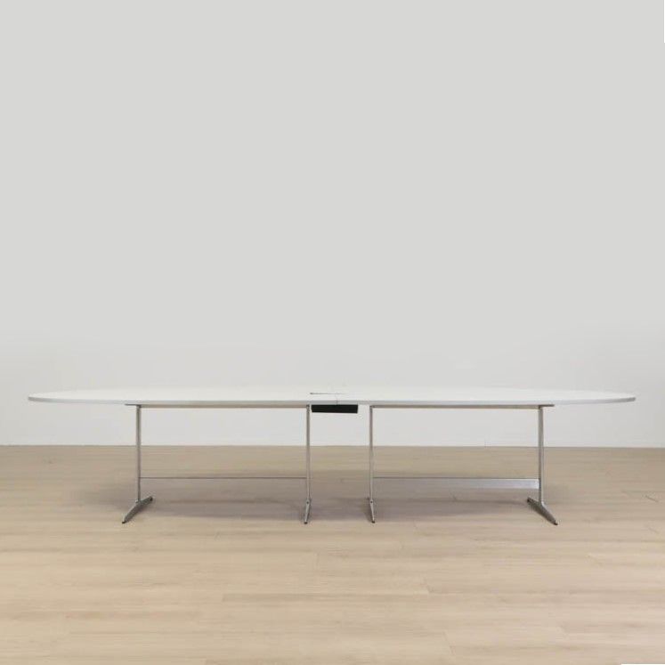 Konferensbord D438, vit från Fritz Hansen