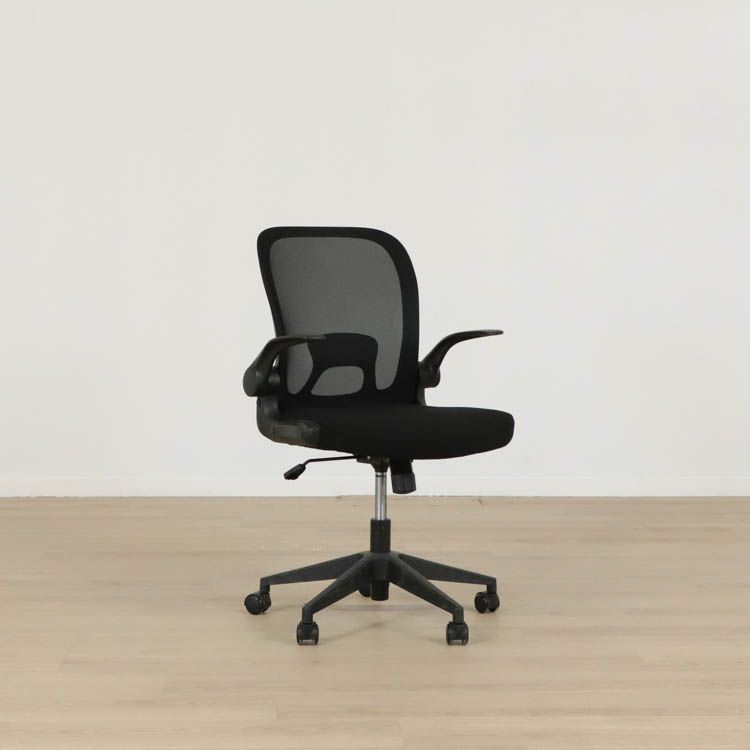 Begagnad kontorsstol Compact från Offix i svart. Mått: Sitthöjd: 42-52 cm, Höjd: 86-96 cm, Sittbredd: 48 cm, Ryggbredd: 44 cm, Sittdjup: 49 cm. 