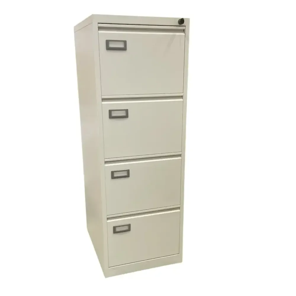 Begagnad ljusgrå hängmappsförvaring med fyra låsbara lådor. Mått: höjd 132 cm, bredd 46 cm och djup 62 cm.
