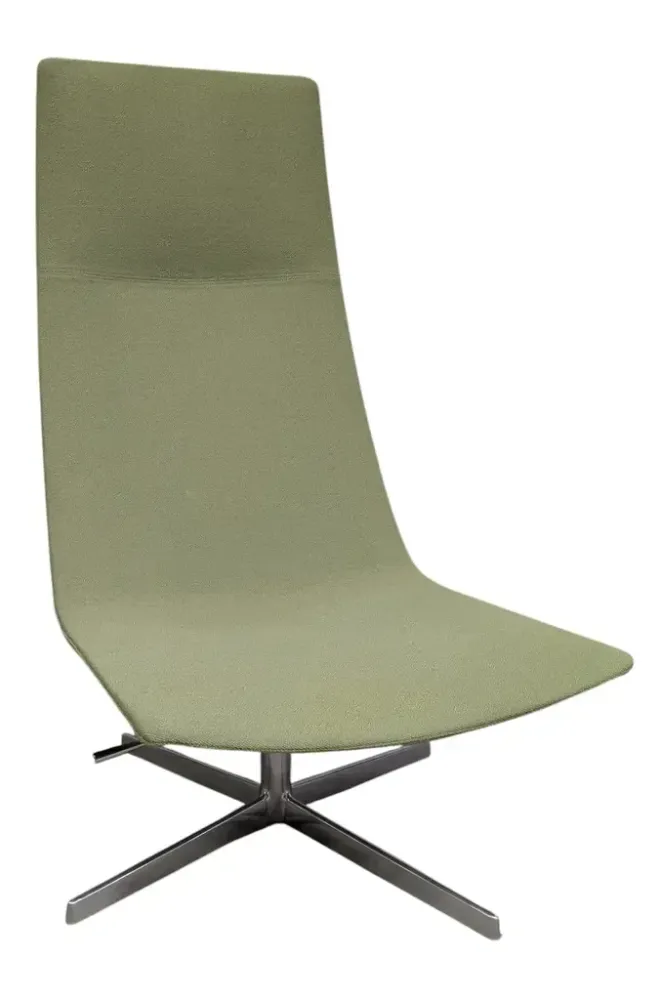 Begagnad fåtölj Catifa 60 från Arper i ljusgrönt tyg. Mått: Höjd: 109 cm, Bredd: 73 cm, Djup: 73 cm. 