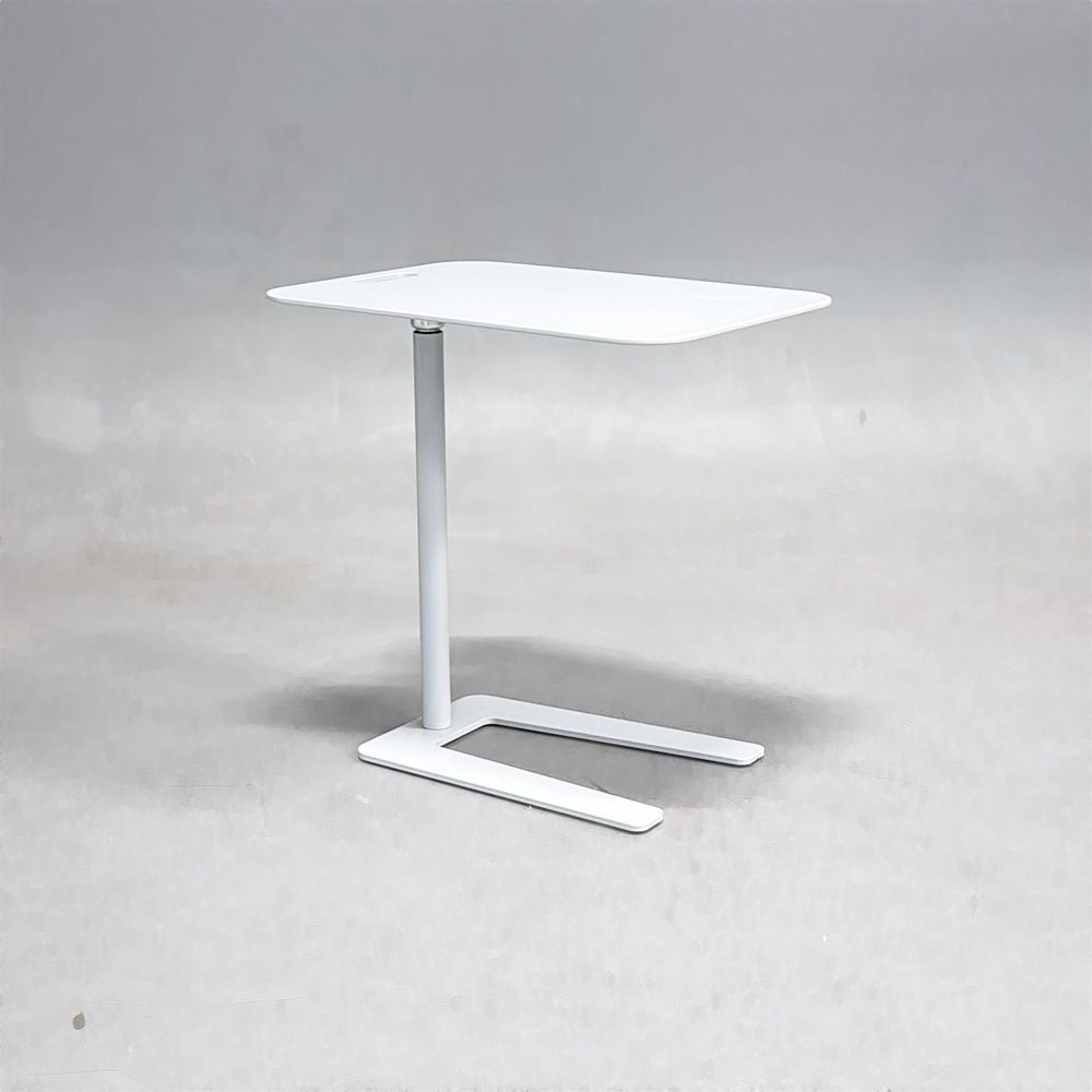 Begagnat laptopbord Tool från Offecct, med ljusgrå bordsskiva. Mått: justerbar höjd mellan 55 till 72 cm.