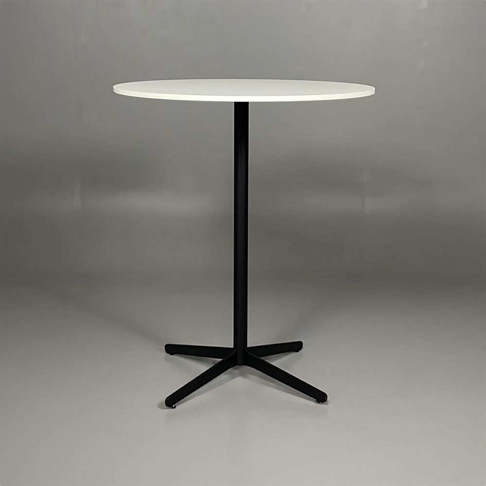 Begagnat runt barbord från Edsbyn, modell Feather i vit färg. Med en diameter på 70 cm, höjd 105 cm. Perfekt för kontorsmiljöer och sociala utrymmen.