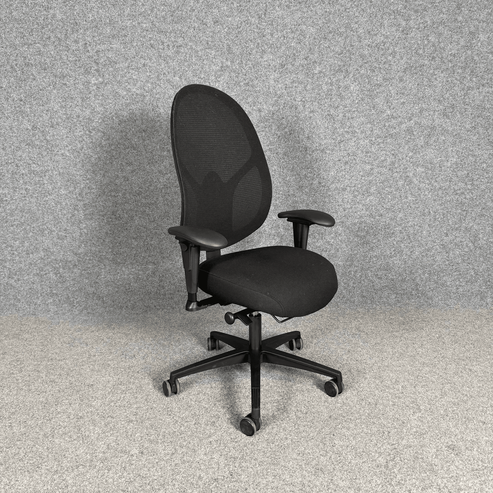 Begagnad kontorsstol Active R3 Mesh från Malmstolen i svart med armstöd, Mått: Sitthöjd ca 40-56 cm. 