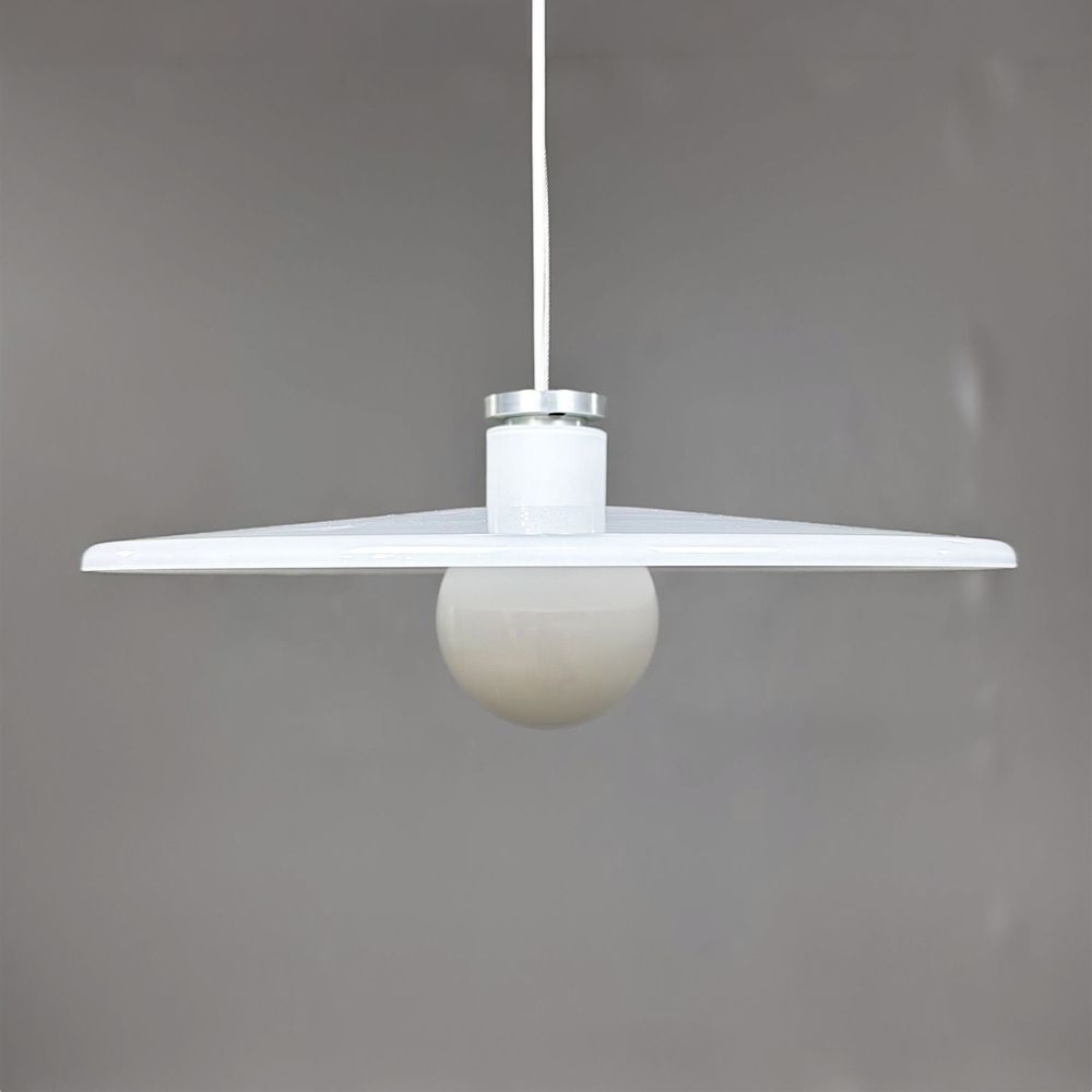 Begagnad taklampa W202 Halo S3 från Wästberg i vitt. Mått: diameter 30 cm och höjd 11 cm.