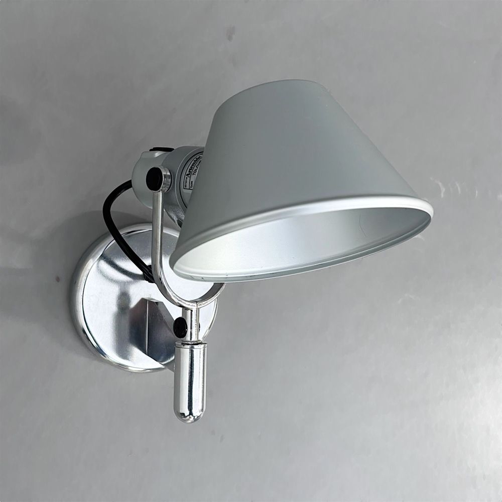 Begagnad vägglampa Tolomeo Faretto från Artemide i Aluminium. Mått: Djup 25 cm, Höjd 23 cm.