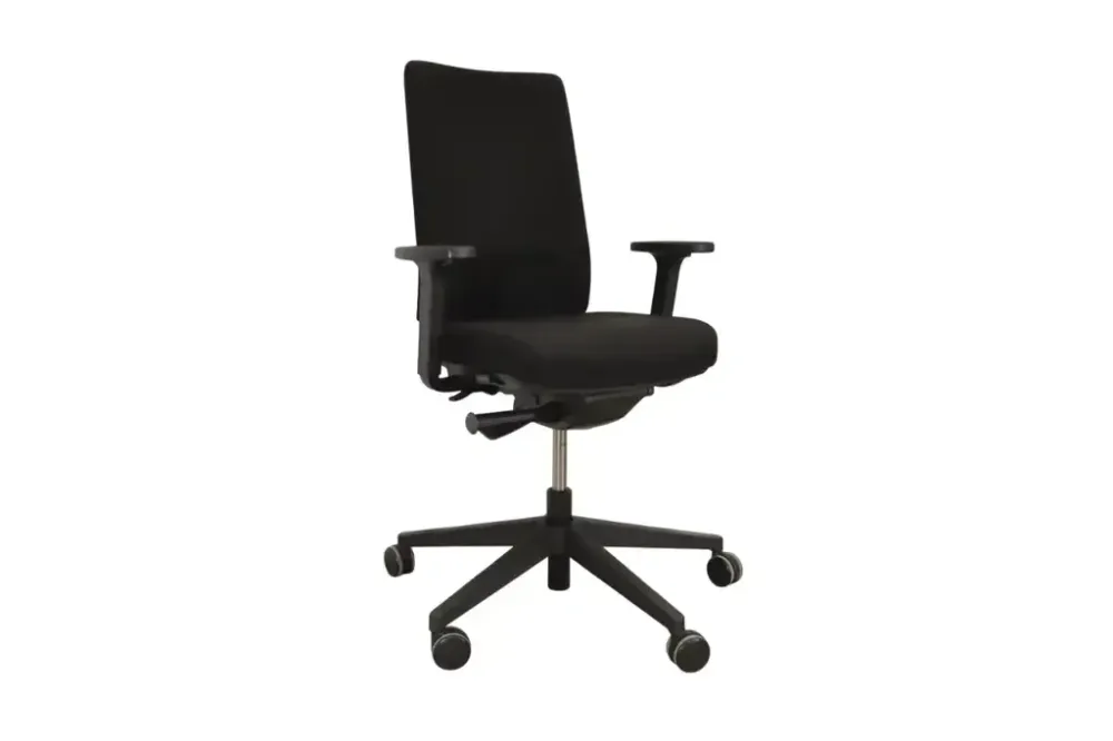 Begagnad kontorsstol från Martela, model James i svart. Mått: Höjd 105 cm x Bredd 70 cm x Djup 70 cm, justerbar sitthöjd 43-56 cm. 