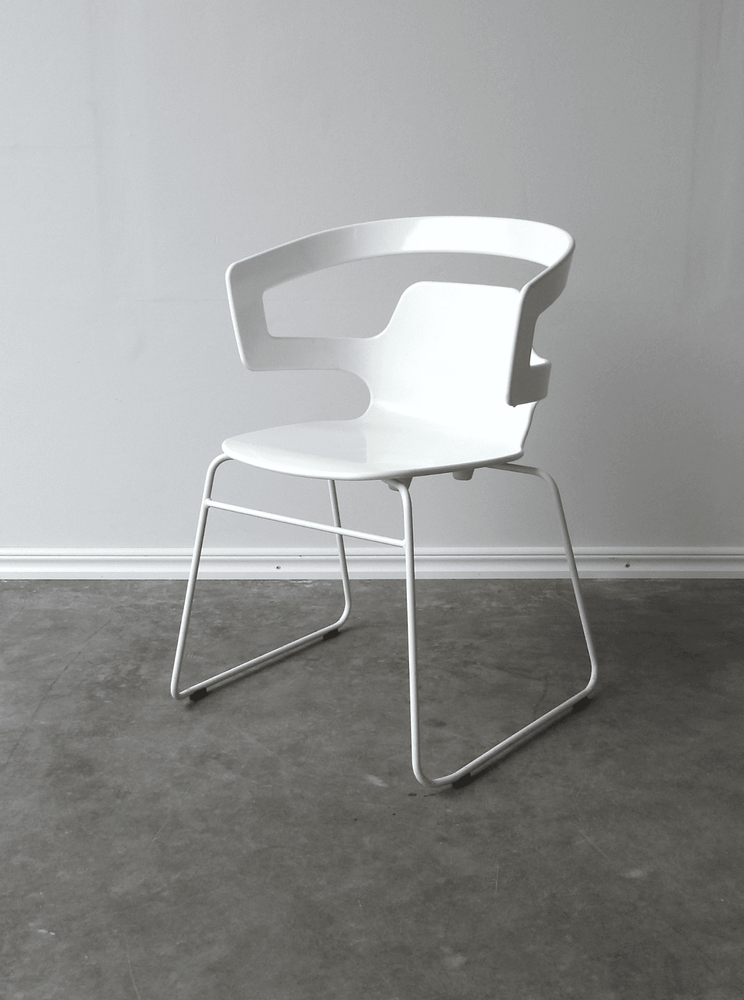 Begagnad matstol Segesta 501 från Alias i vit färg. Mått: bredd 58 cm, djup 53 cm, höjd 80 cm samt sitthöjd 47 cm. 