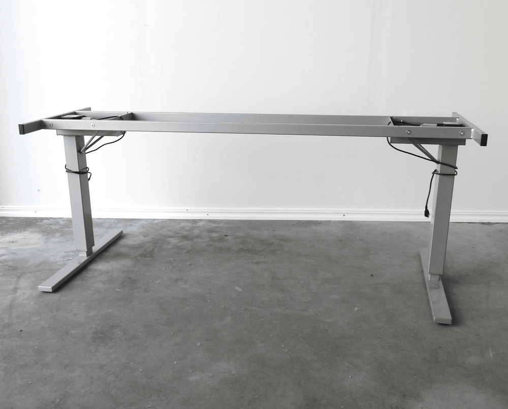 Begagnat elstativ från Isku i grått. Mått: Bredd 170 cm, Djup 76 cm, Höjd justerbar från 67,5 till 117 cm. 