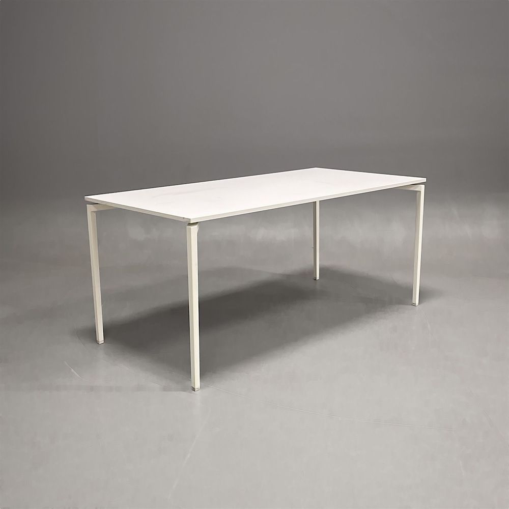 Begagnat konferensbord från Lammhults, modell Campus i vitt. Mått: Bredd 160 cm x Djup 80 cm x Höjd 72 cm. 
