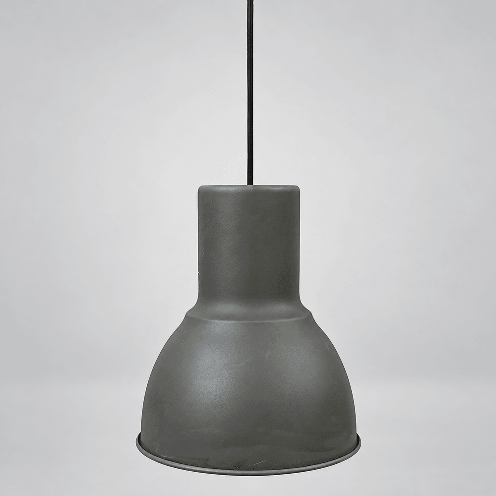 Begagnad taklampa Hektar från IKEA grått metall. Mått: Diameter 22 cm och höjd 26 cm. 
