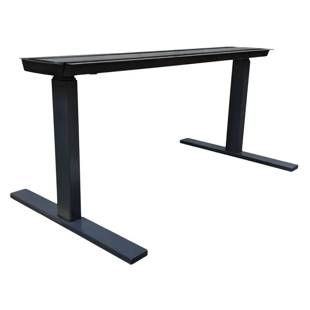 Höj & sänkbart elstativ från Holmris B8, i svart. Mått: Höjd justerbar från 58 cm till 123 cm, bredd 131 cm, djup 70 cm.