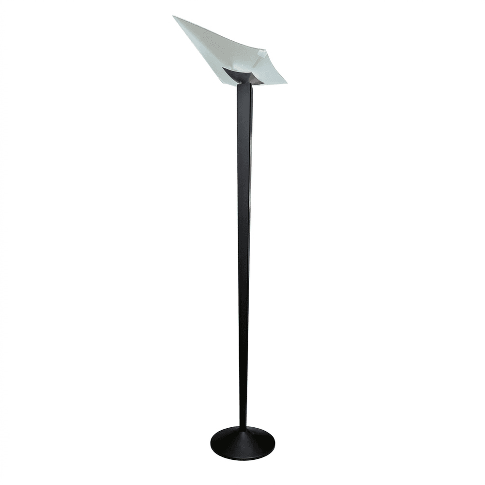 Begagnad golvlampa Zeus från Glamoux Luxo i vitt glas och svart metall. Mått: Höjd 180 cm, Bredd 70 cm, Djup 35 cm. 