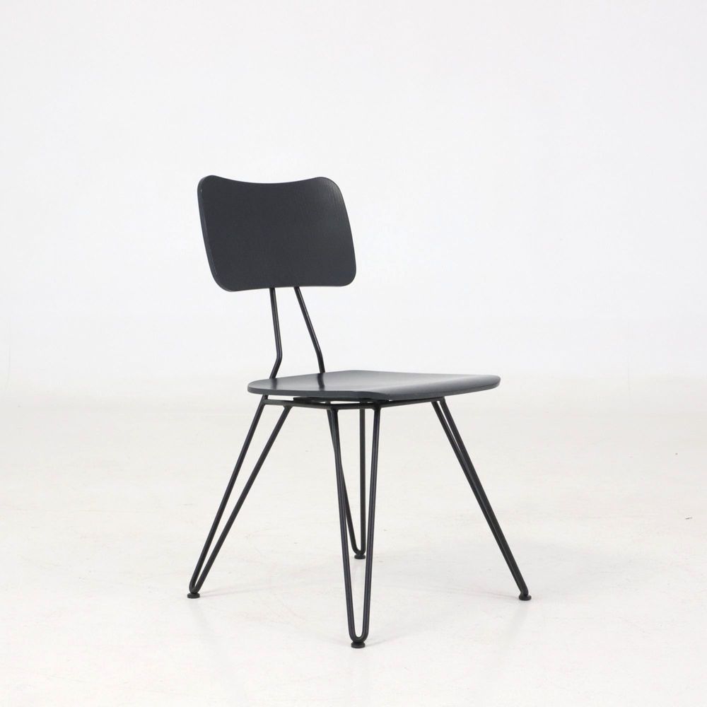 Begagnad svart matstol Overdyed från Moroso, designad av Diesel. Mått: Höjd 84 cm och sitthöjd 45 cm.