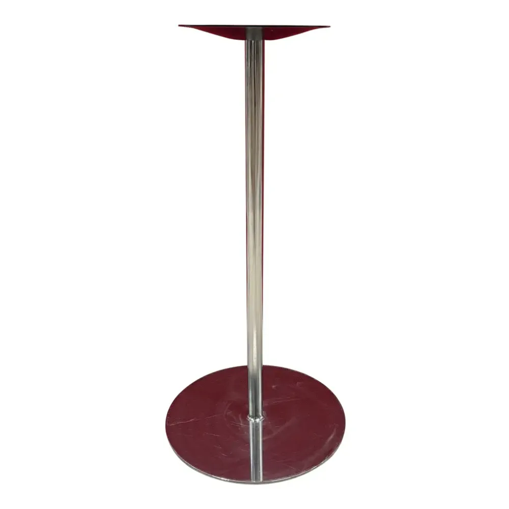 Begagnat pelarstativ i kromat borstad stål. Mått: Höjd 97 cm x Bredd 50 cm x Djup 50 cm.