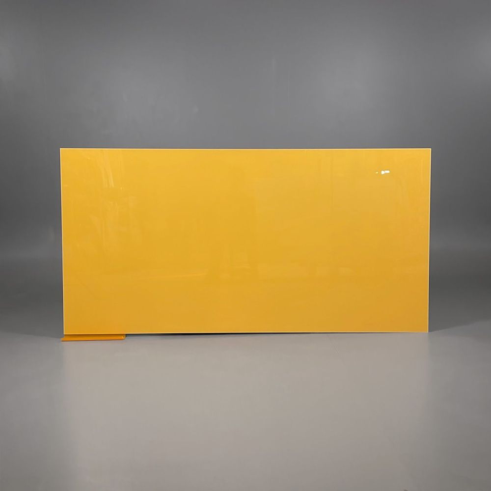 Begagnad glastavla i gul färg. Rektangulärt med mått Bredd 200 cm, höjd 100 cm.