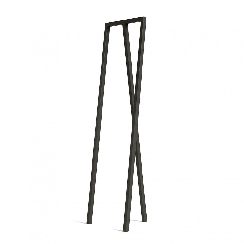 Begagnad klädhängare Loop från HAY i svart. Mått: höjd 150 cm, bredd 130 cm, djup 65 cm.