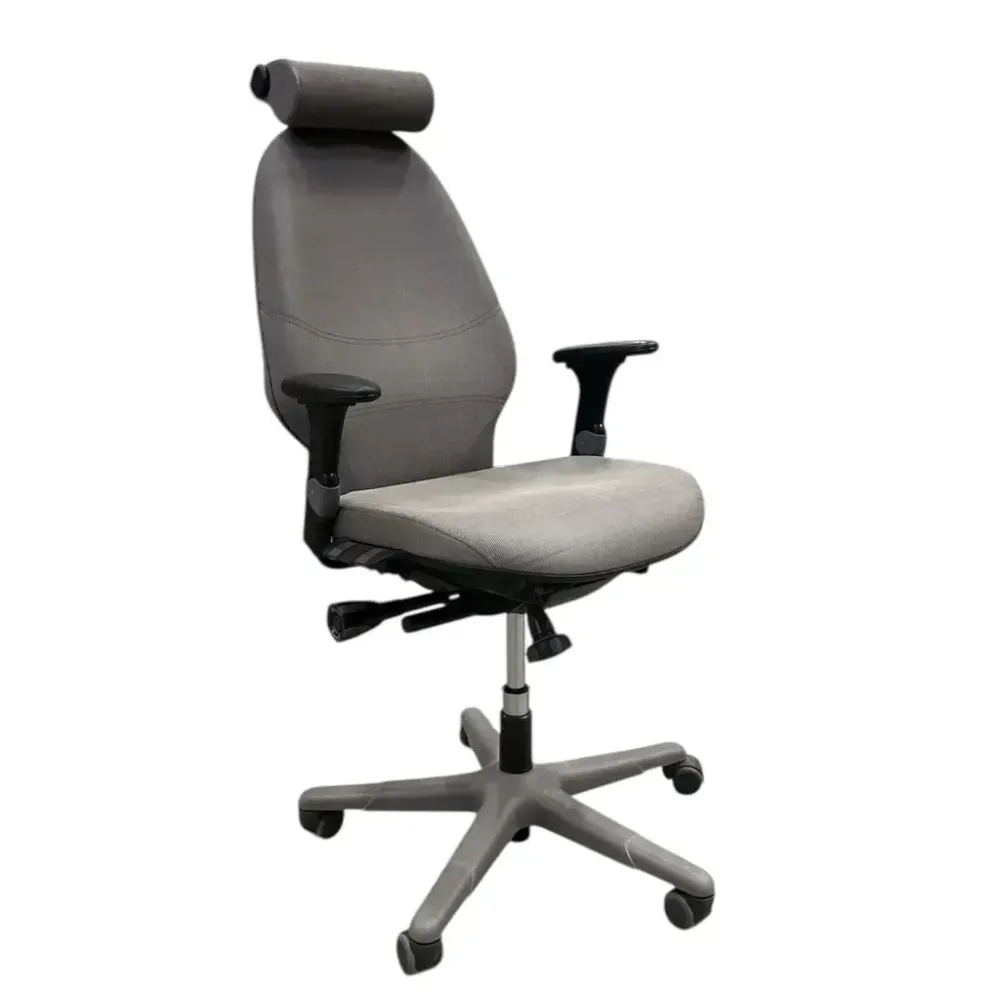 Begagnad kontorsstol Extend 120 från RH Form i grått och svart. Med nack och armstöd. Mått: Höjd 123 cm, Bredd 70 cm, Djup 70 cm Justerbar sitthöjd: 46-60 cm.