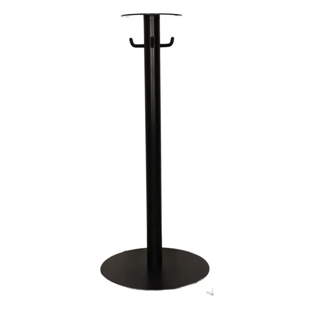 Begagnat Pelarstativ i svart färg med krokar för upphängning av kläder eller andra tillbehör. Mått höjd 87 cm, bredd 39 cm och djup 39 cm.  