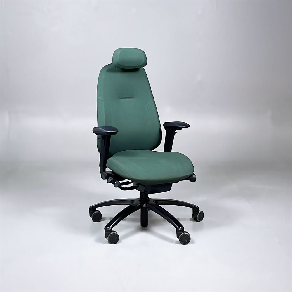 Begagnad kontorsstol från RH modell Mereo 300 med grönt tyg. Med arm- och nackstöd. Mått: Sitthöjd justerbar från 41 till 55 cm. 