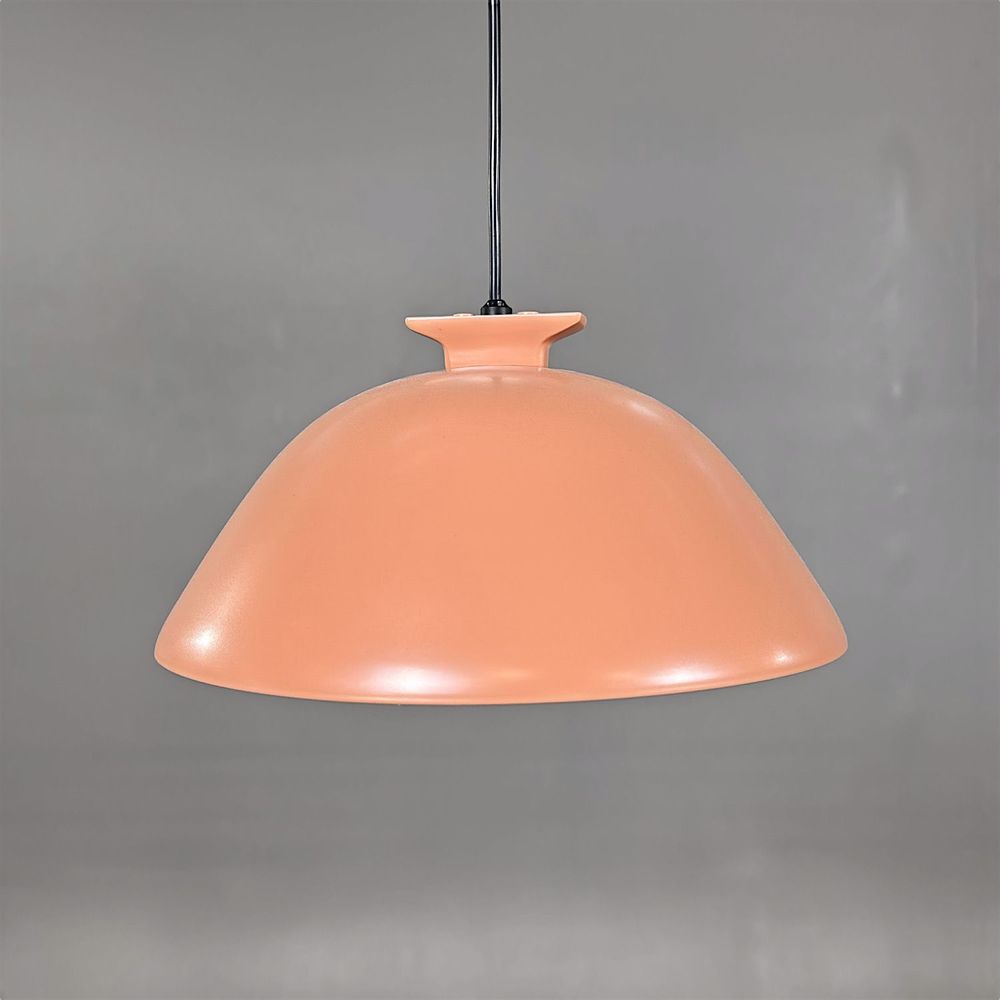 Begagnad rosa taklampa w103 Sempe s1 från Wästberg. Mått: Diameter 28 cm, Höjd 13.5 cm. 