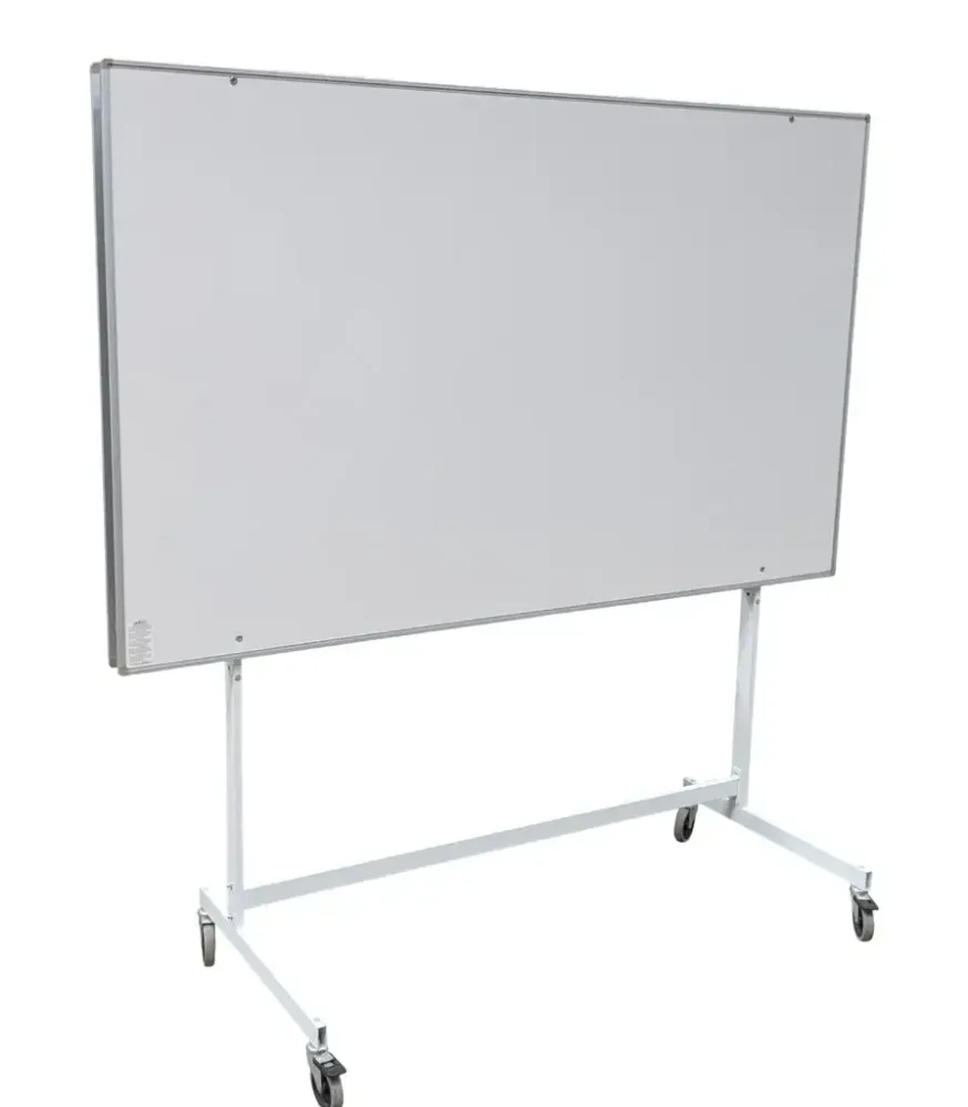Begagnad dubbelsidig whiteboard på hjul i vitt. Mått: Höjd 201 cm x Bredd 201 cm x Djup 65 cm.