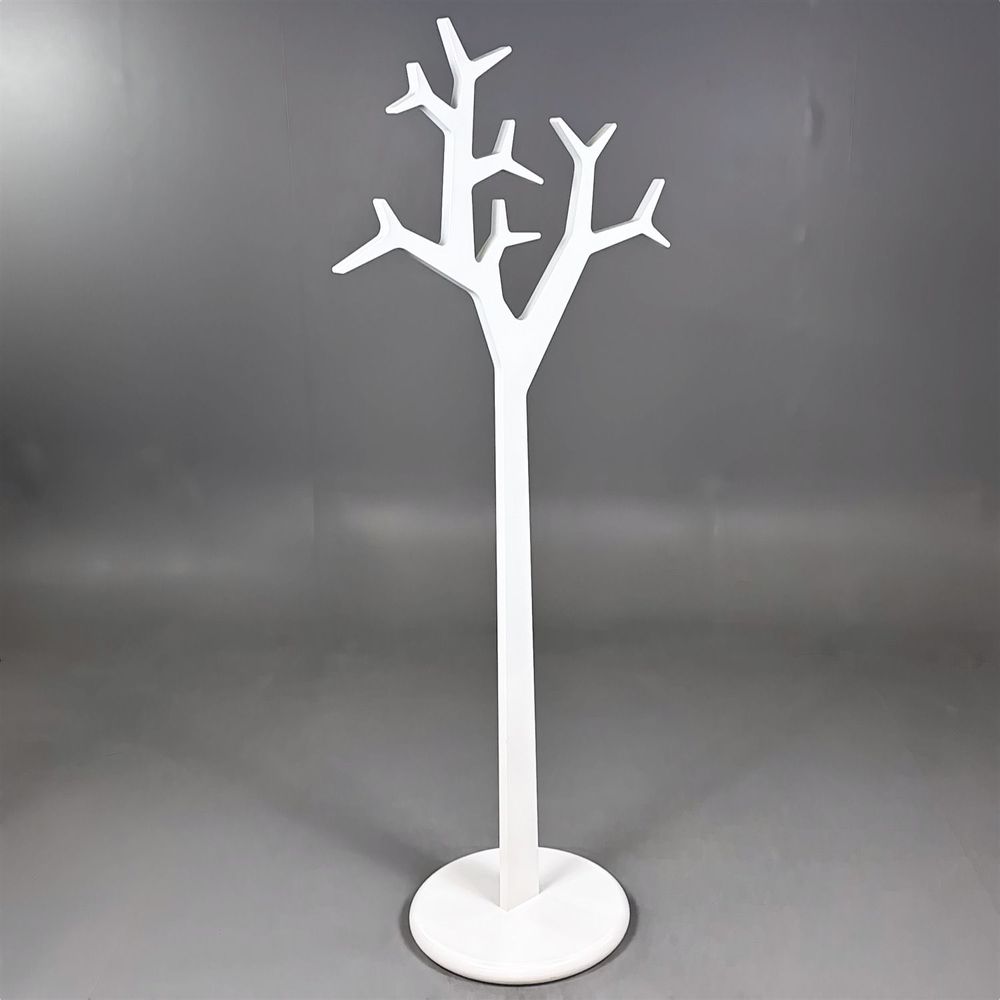 Begagnad klädhängare Tree från Swedese i vit färg. Mått: Höjd 194 cm, bredd 89 cm. 