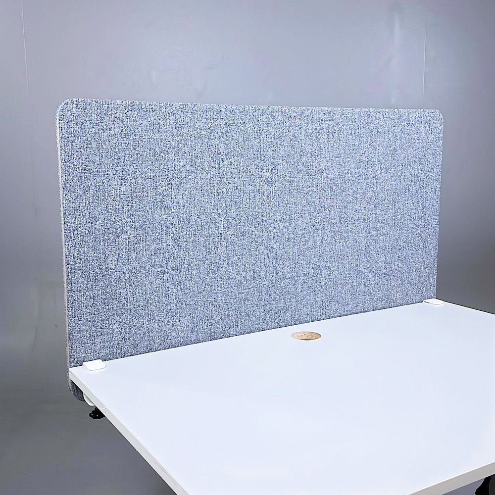 Begagnad bordsskärm Edge från Lintex i gråmelerat tyg. Mått: Bredd 120 cm, Djup 3 cm, Höjd 70 cm.