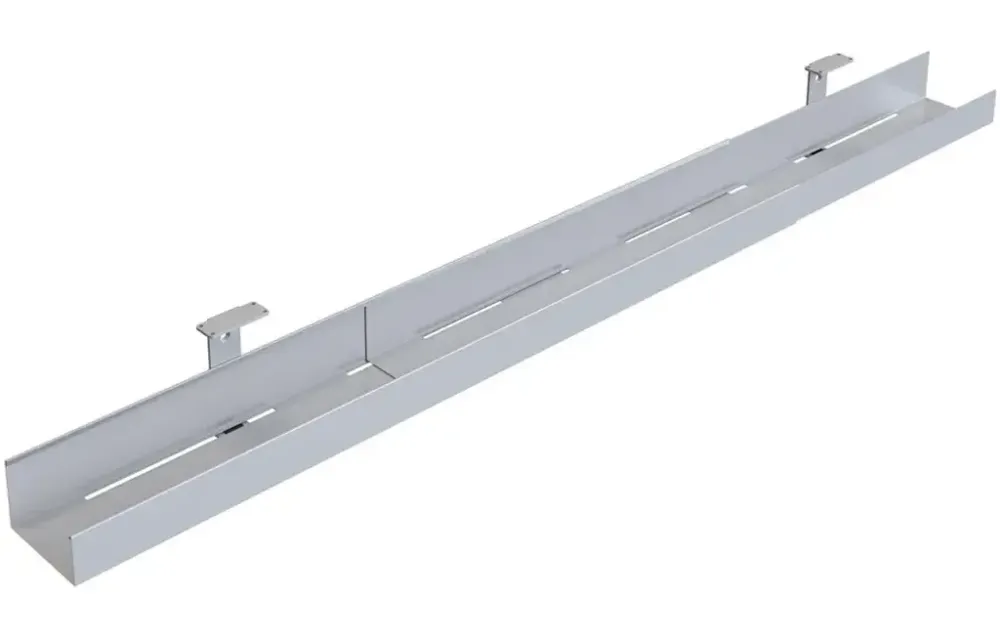 Silverfärgad kabelränna från Axessline, modell Expand Tray. Höjd 12 cm x Bredd 95-180 cm x Djup 11 cm.  
