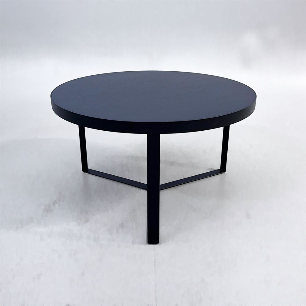 Begagnat soffbord Copper från Fogia i svart. Mått: diameter 80 cm, höjd 45 cm.