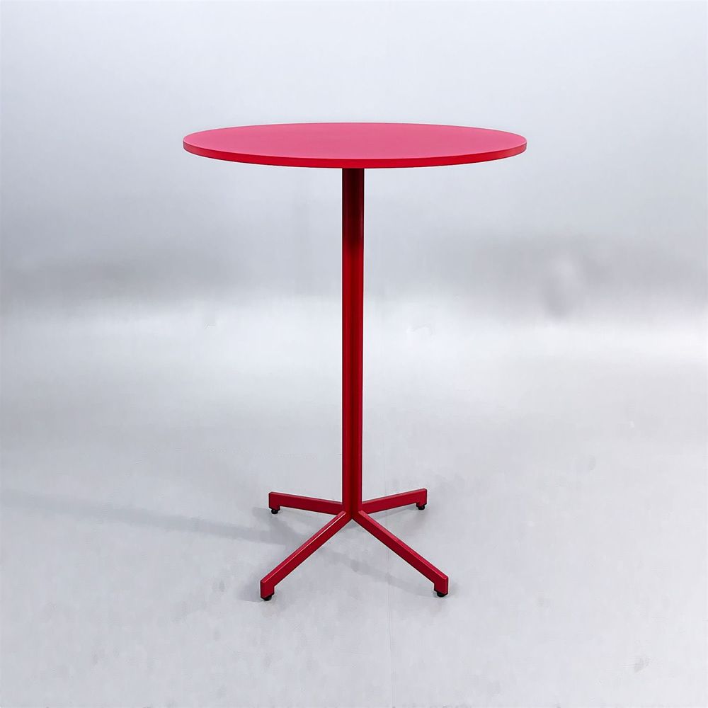 Begagnat runt barbord Madison från Johanson Design i rött. Mått: diameter 70 cm, höjd 110 cm. 