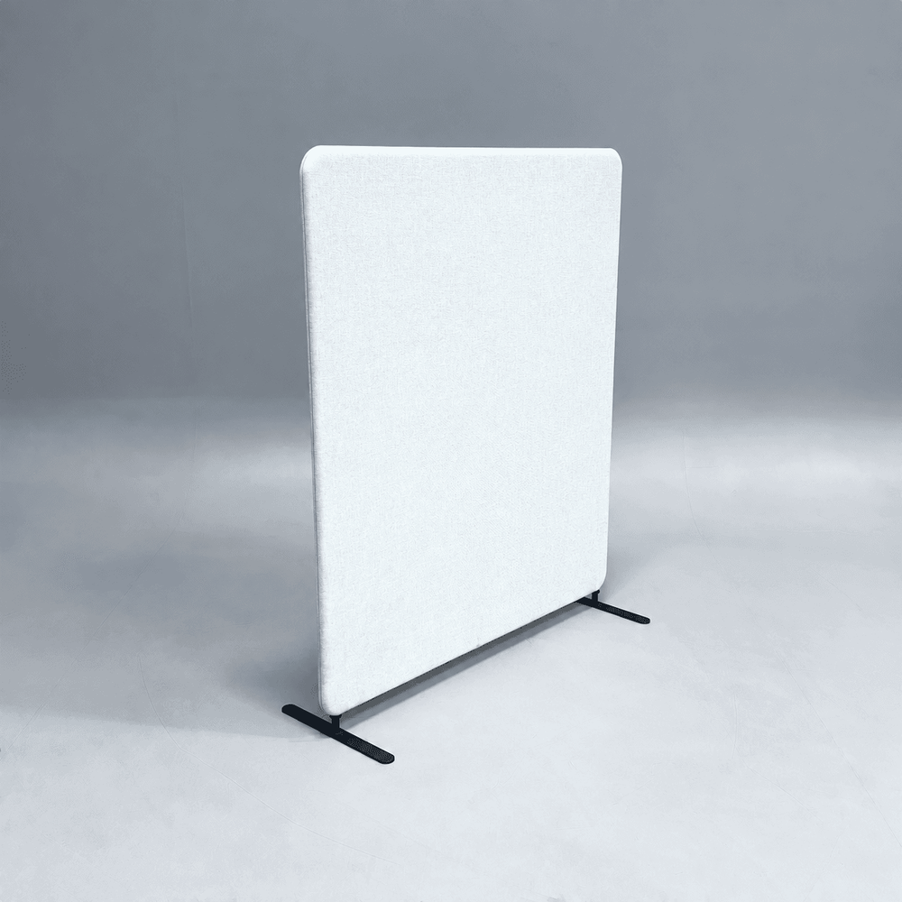 Begagnad golvskärm Softline 30 från Abstracta i ljusbeige tyg. Mått: bredd på 120 cm, djup 3 cm, höjd 136 cm.