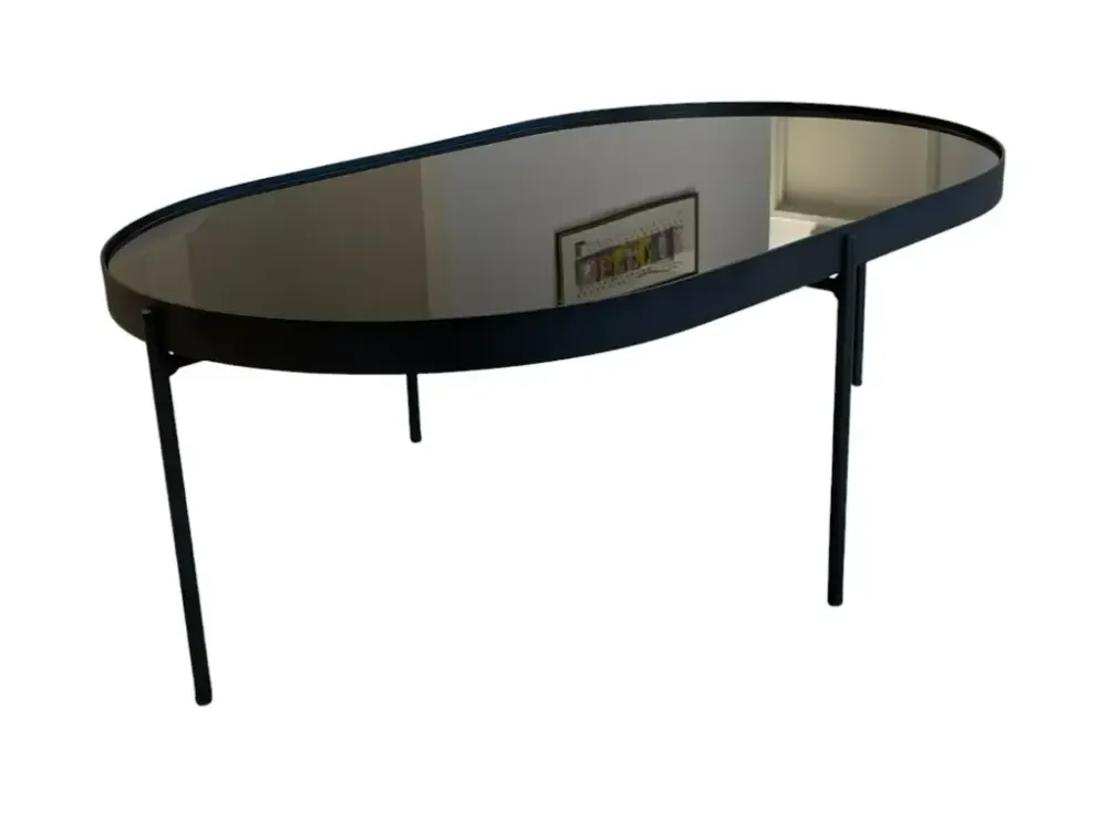 Begagnat soffbord NoNo Table från Audo Copenhagen i svart med glasskiva. Mått: Höjd 35 cm x Bredd 96,5 cm x Djup 59,5 cm. 