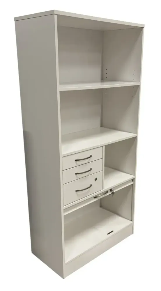 Begagnad förvaring öppen från Brizley i vitt. Med hyllplan och lådhurts med tre separata lådor. Längst ned finns hyllplan med jalusidörr. Mått: Höjd 173 cm x Bredd 80 cm x Djup 41,5 cm.