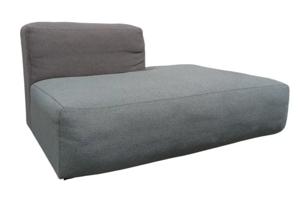 Begagnad modulsoffa Mags Soft från HAY i grå/grönt tyg. Mått: Höjd 68 cm x Bredd 140 cm x Djup 100 cm Sitthöjd: 34 cm.