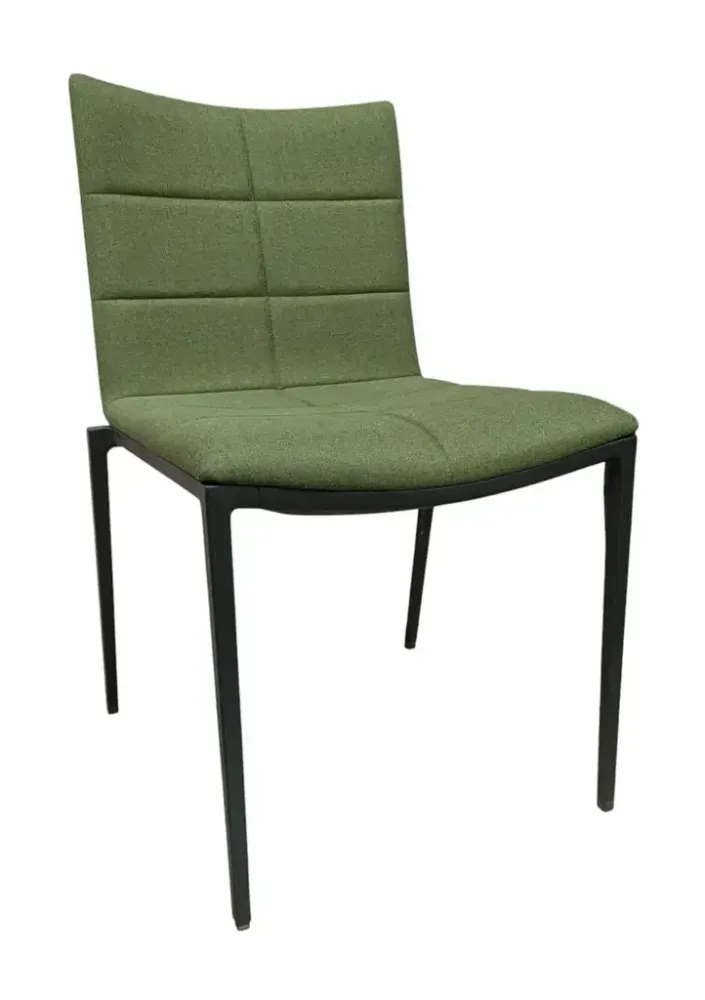 Begagnad konferensstol Archal från Lammhults i grönt med stoppad sits och rygg. Mått: Höjd 80 cm, bredd 50 cm, djup 52 cm och sitthöjd 46 cm.